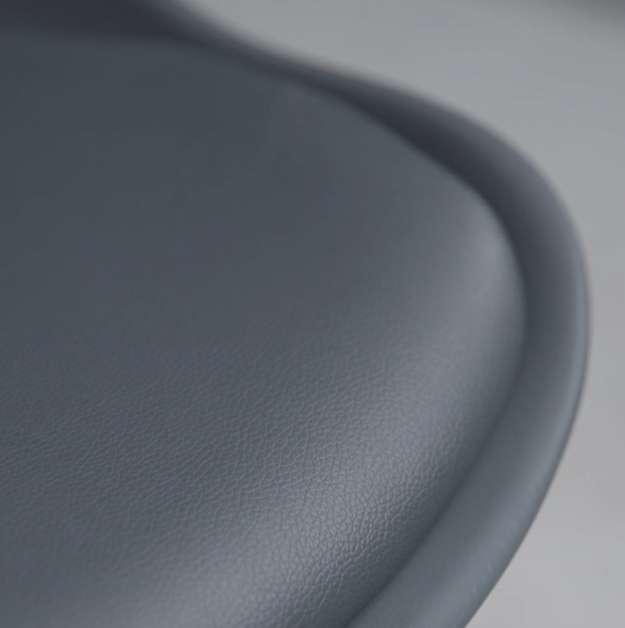 Nordischer Esszimmerstuhl – Dunkelgrau, Kunstleder Sitz, Buche Holzbeine