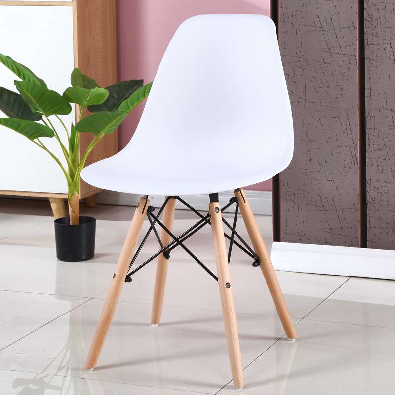 Skandinavisches Design 4-Personen Essgruppe - Runder Tisch & Weiße Stühle